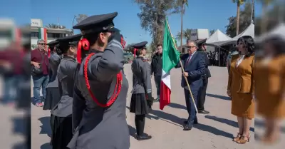 Conmemora COBACH BC da de la bandera con renovacin de lbaros patrios