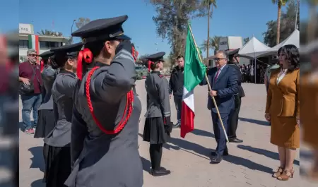 Conmemora COBACH BC da de la bandera con renovacin de lbaros patrios