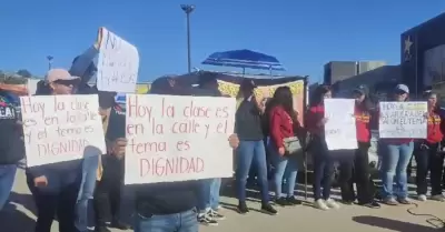 Maestros vuelven a manifestarse en contra de la reforma al Issste; advierten que