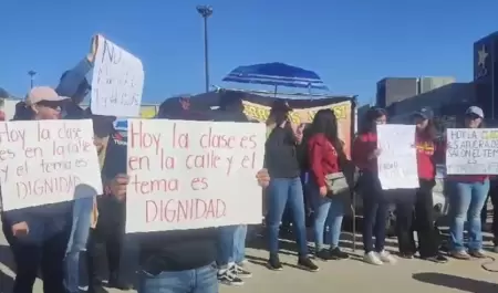 Maestros vuelven a manifestarse en contra de la reforma al Issste; advierten que