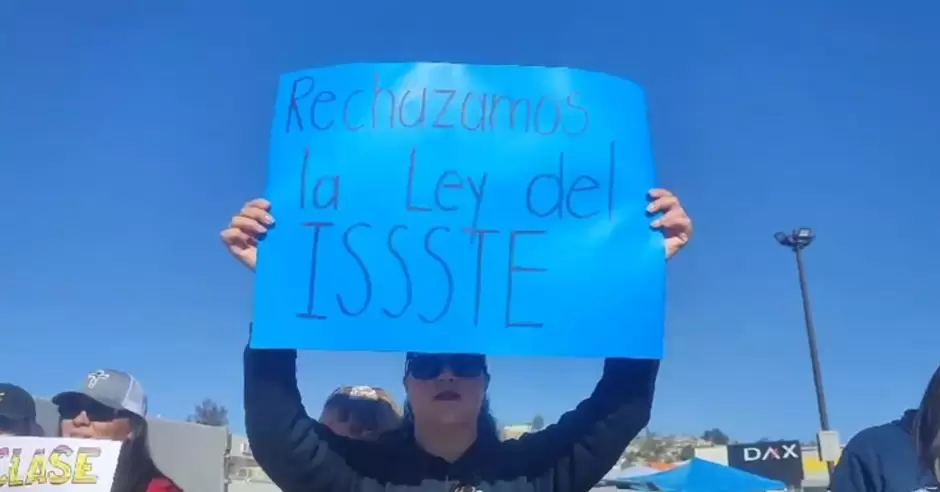 Maestros vuelven a manifestarse en contra de la reforma al Issste; advierten que seguirn las movilizaciones