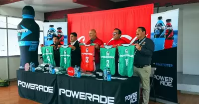 Corporacin del Fuerte don 2,000 uniformes deportivos al municipio de Tijuana.