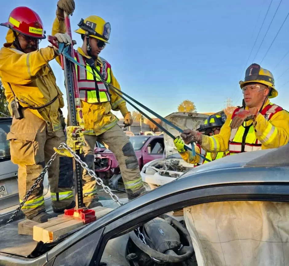 Bomberos de Tecate se capacitan en extraccin vehicular