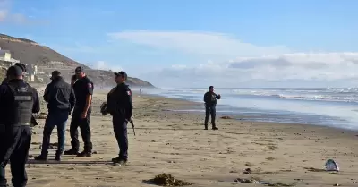 Rescatan a menor en el mar y continan bsqueda de otro joven