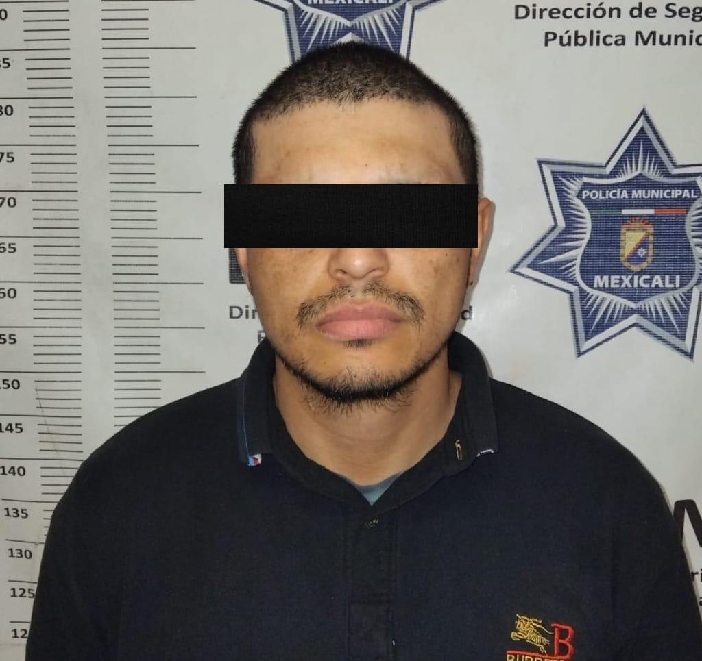 Detienen a hombre con arma prohibida y orden de aprehensión activa por ...