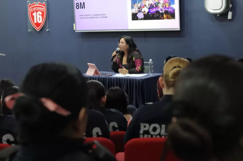 Mujeres policas de Baja California se capacitan sobre el derecho a la manifestacin durante el 8M