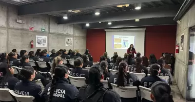 Mujeres policas de Baja California se capacitan sobre el derecho a la manifesta