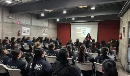 Mujeres policas de Baja California se capacitan sobre el derecho a la manifesta