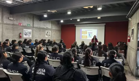 Mujeres policas de Baja California se capacitan sobre el derecho a la manifesta