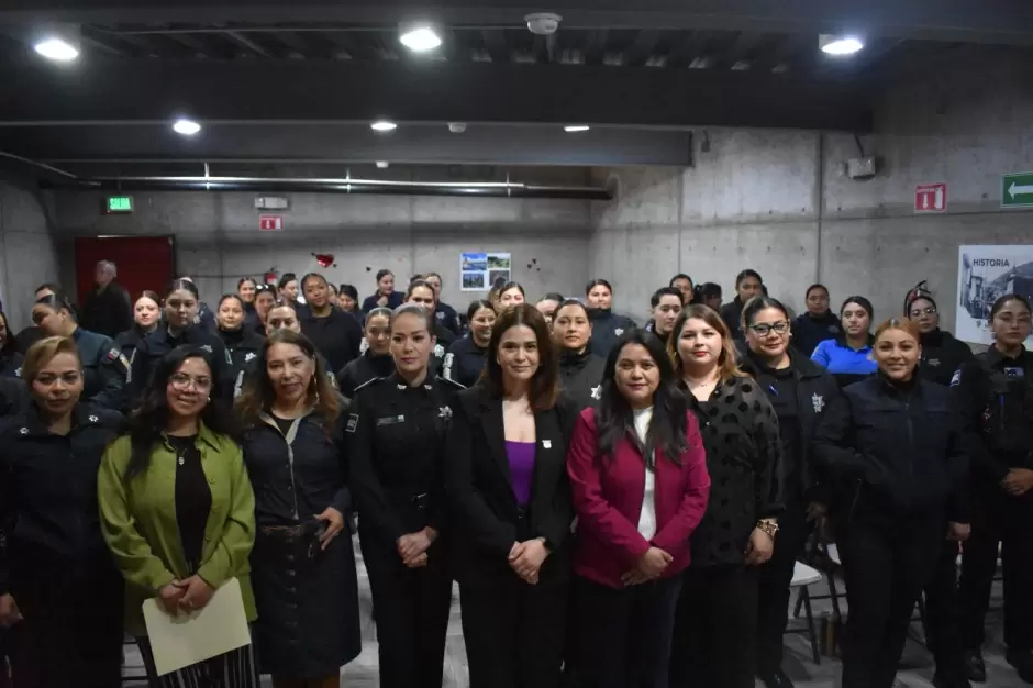 Mujeres policas de Baja California se capacitan sobre el derecho a la manifestacin durante el 8M