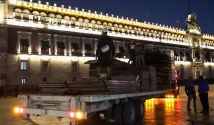 Colocan vallas metlicas en Palacio Nacional, previo a manifestaciones del 8M