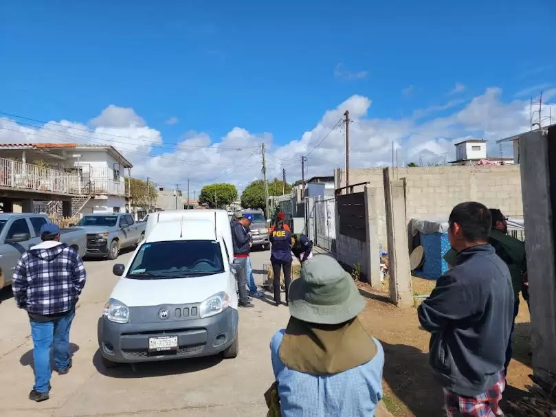 Rescata FGE a 13 perros durante cateo en Playas de Rosarito