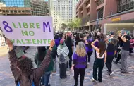 Mujeres protestan frente a oficinas del ICE en San Diego