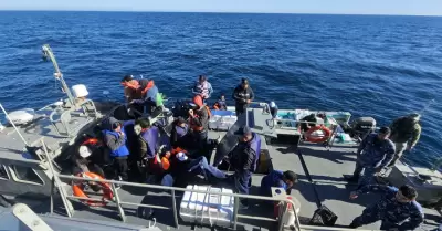 Personas rescatadas a bordo de una embarcacin al noroeste de Ensenada