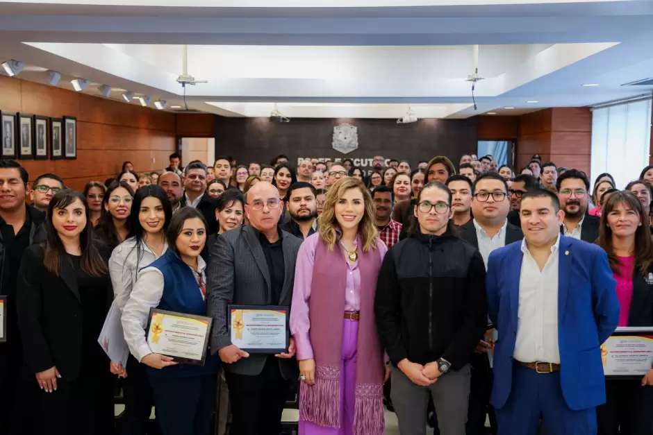 Entrega de reconocimientos a personas servidoras pblicas