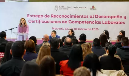 Entrega de reconocimientos a personas servidoras pblicas