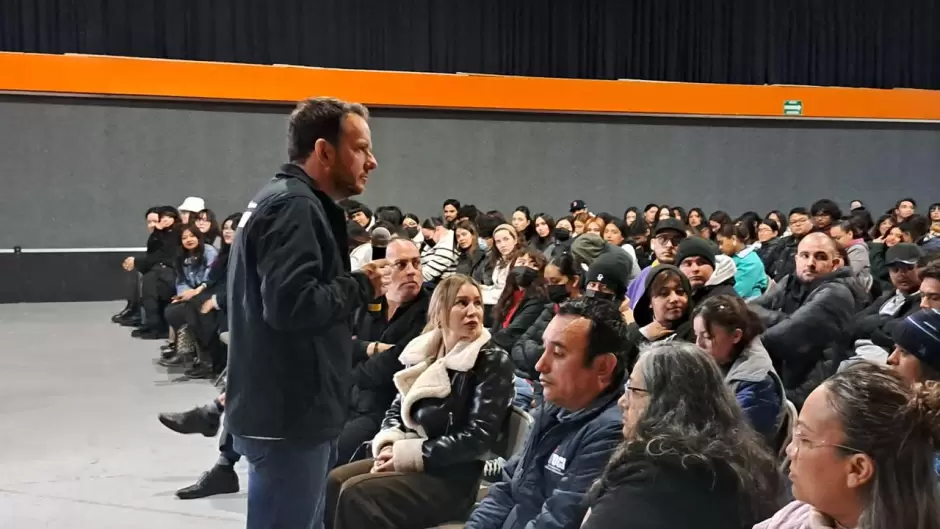 Comparte Carlos Torres sus "Aprendizajes de las derrotas" ante universitarios de UDCI