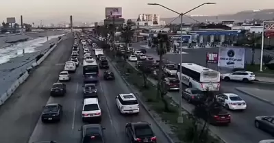 Caos vial en la Vía Rápida Oriente por socavón