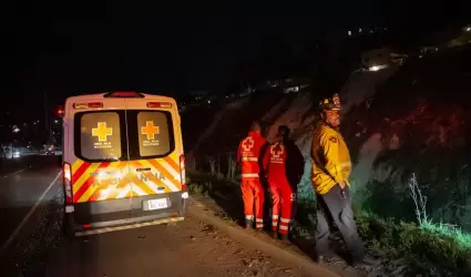 Accidente vehicular en curva del libramiento Rosas Magalln dej parcialmente ce