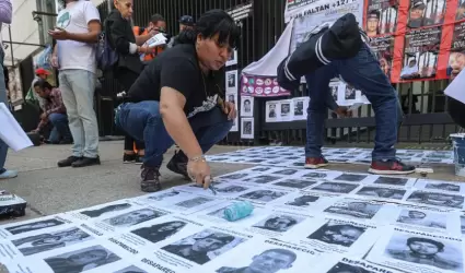 Colectivos de madres buscadoras realizan un cierre simblico en las puertas 2 y
