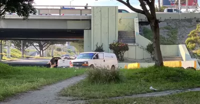 Hallan cadáver en socavón debajo del Puente México