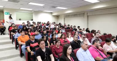 Jóvenes universitarios de la UABC