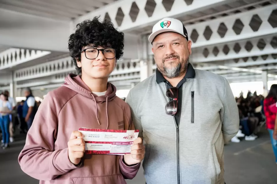 Entrega de beca Benito Jurez