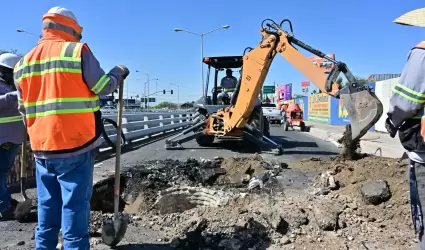 Reparacin de pozo de visita en Eje Central y Lzaro Crdenas