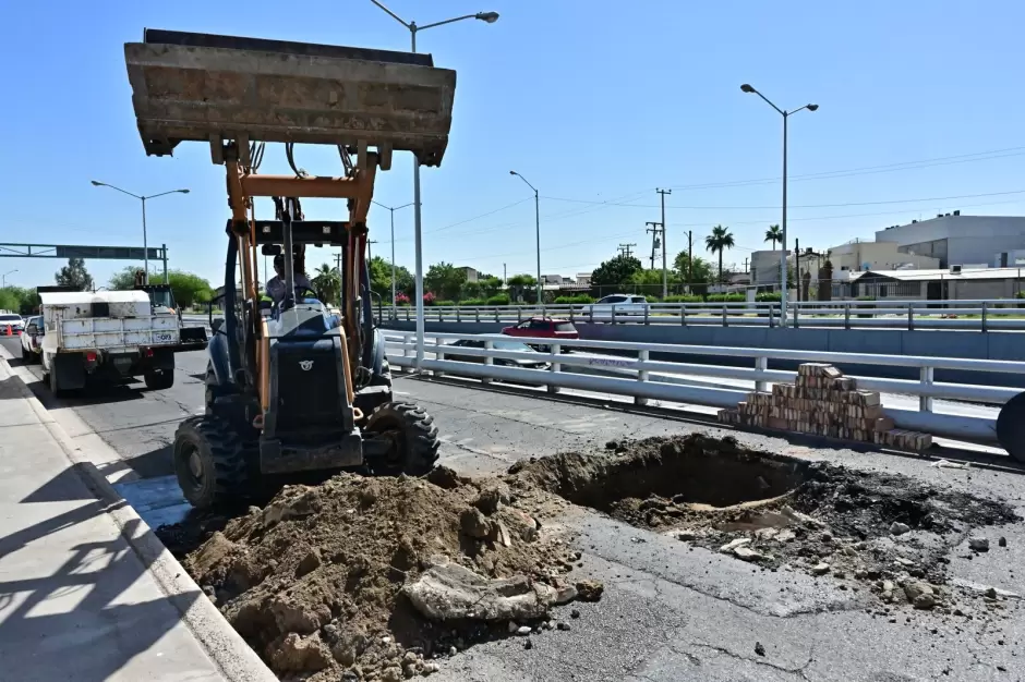 Reparacin de pozo de visita en Eje Central y Lzaro Crdenas