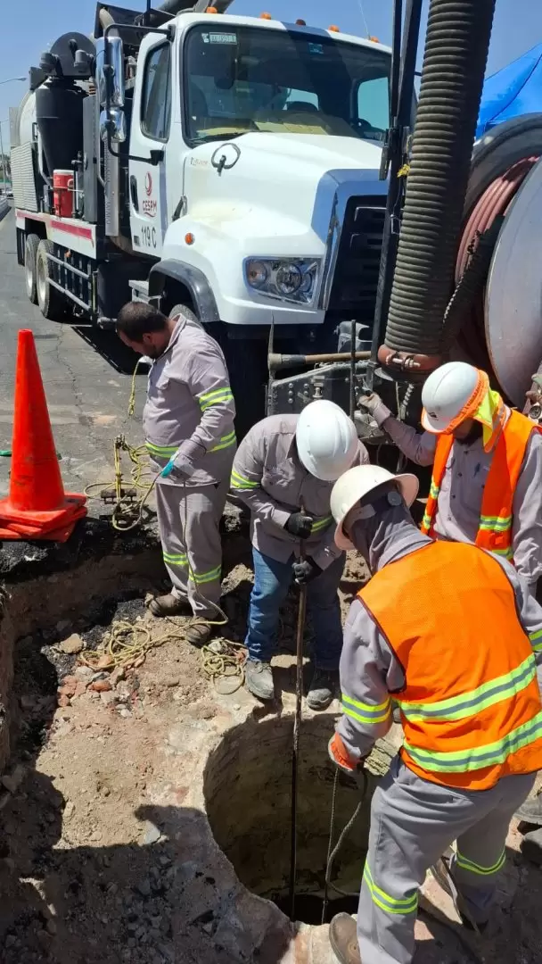 Reparacin de pozo de visita en Eje Central y Lzaro Crdenas