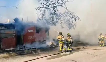 Se incendian dos viviendas de madera en Lomas Taurinas