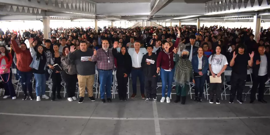 Entrega de Becas Benito Jurez para estudiantes de preparatoria