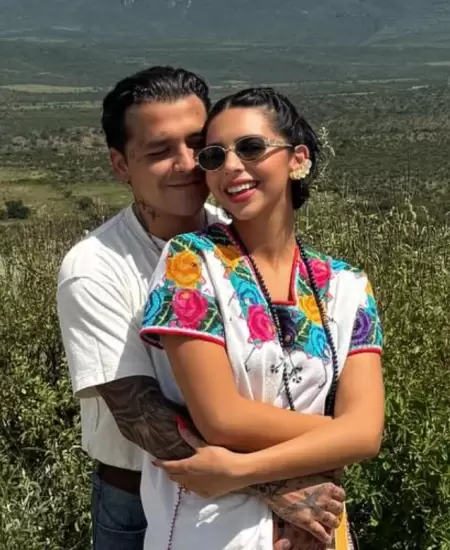 Christian Nodal y ngela Aguilar