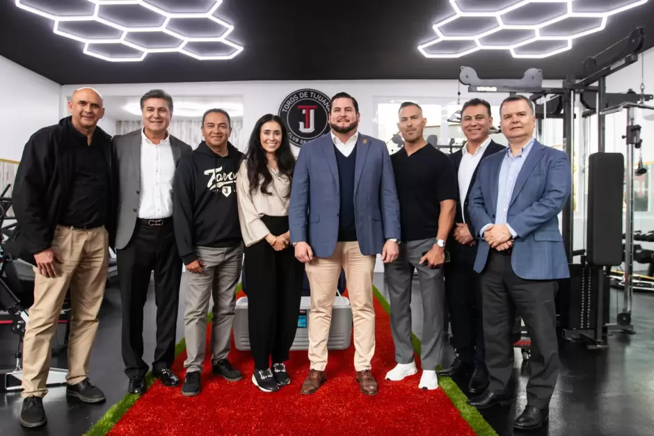 Abandera Ismael Burgueo al equipo de bisbol de Toros de Tijuana