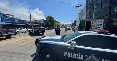 Autoridades reportan incendio de tienda de abarrotes en la zona centro