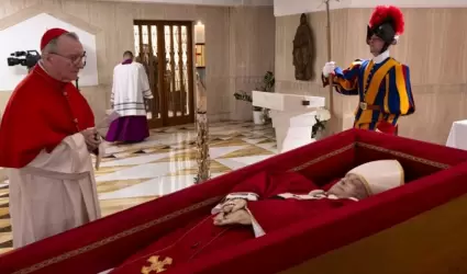 Féretro con el cuerpo del papa Francisco