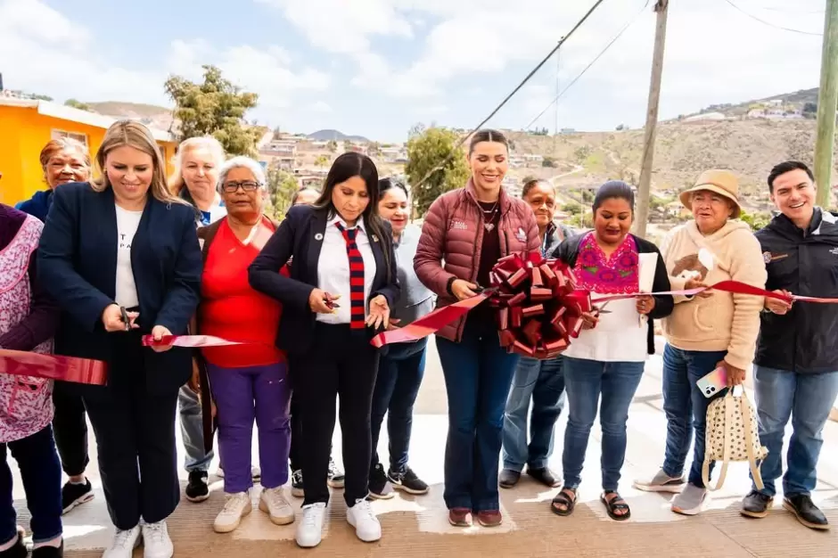 Entregan obras de pavimentacin en Maneadero