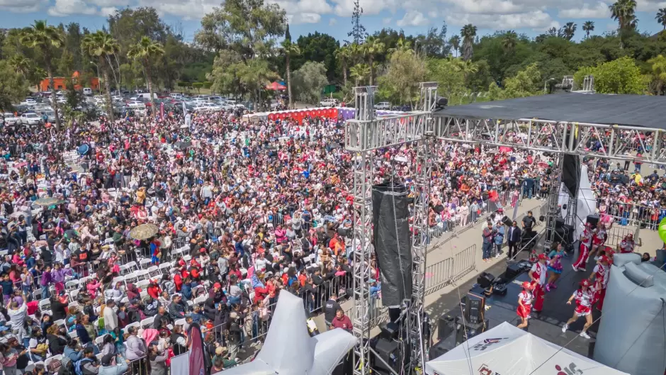 Celebracin del Da de la Nia y el Nio con concierto de Tatiana