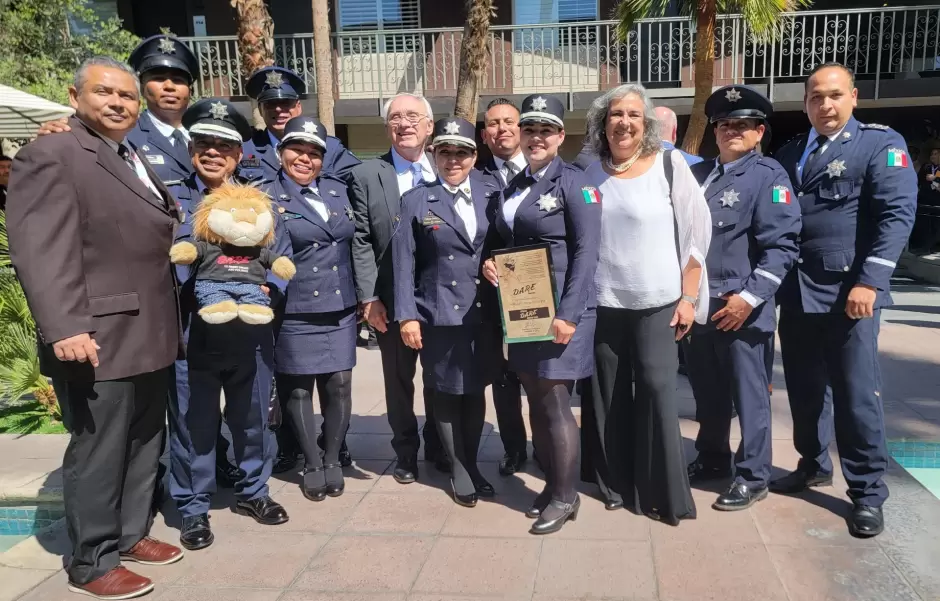 Instructora D.A.R.E. del Ao