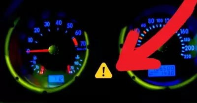 Tringulo amarillo en el carro
