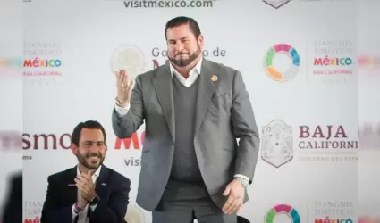 Acude presidente municipal Ismael Burgueo a la ceremonia de inauguracin del Ti