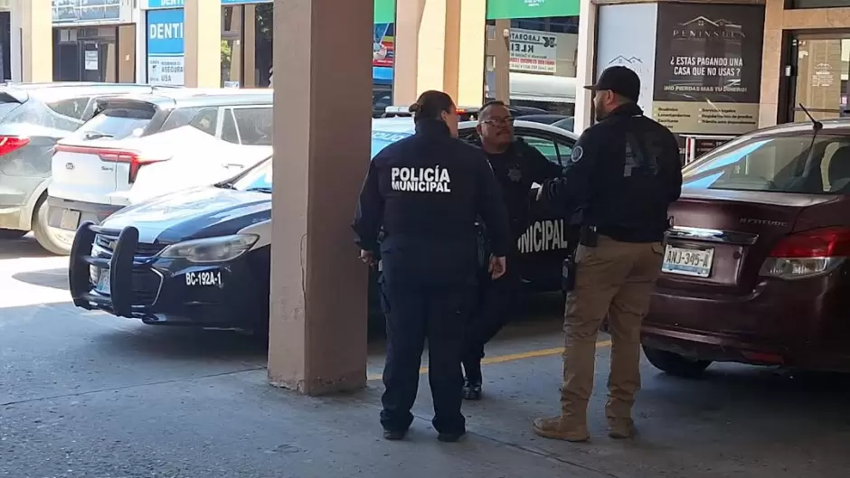 Ejecutan a hombre dentro de un comercio en la zona de la 5 y 10