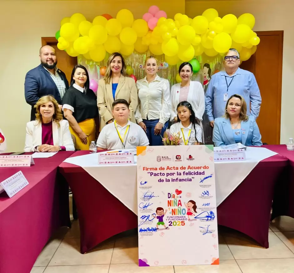 Nio presidente y nia directora del Sistema DIF Baja California