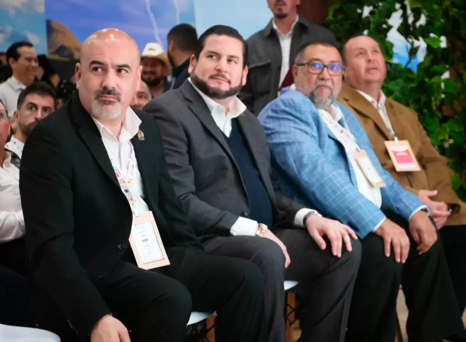 Recibe presidente Ismael Burgueo distintivo Nivel de Calidad Oro para Tijuana