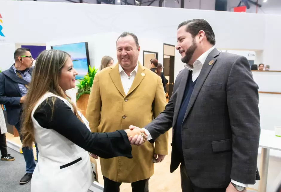 Recibe presidente Ismael Burgueo distintivo Nivel de Calidad Oro para Tijuana