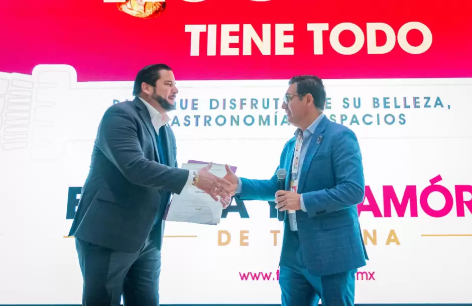 Recibe presidente Ismael Burgueo distintivo Nivel de Calidad Oro para Tijuana
