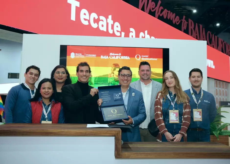 Placa "Queer Destination" que reconoce a BC como destino incluyente