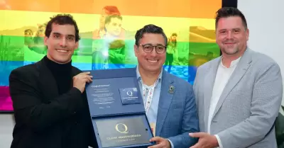Placa "Queer Destination" que reconoce a BC como destino incluyente