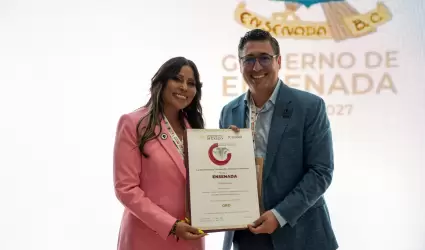 Recibe Claudia Agatn el Distintivo Nacional de Calidad Turstica