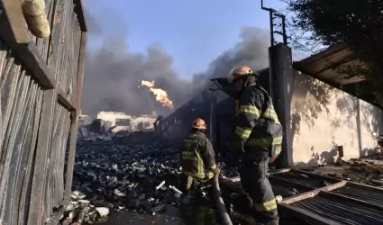 Incendio en fbrica de aerosoles en Tlaquepaque